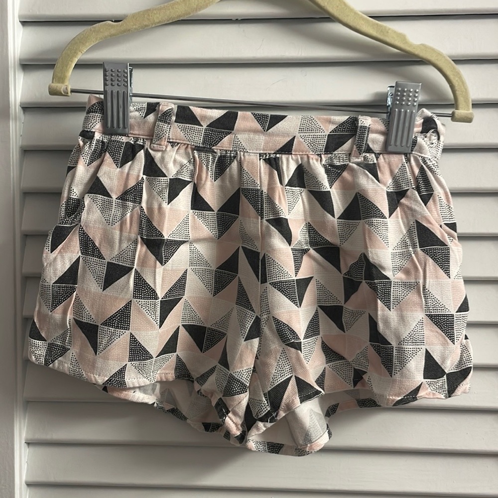 Kardashion Kids LIKE NEW Geometric Pattern Shorts w/Pockets,Side Zip Size 18 M